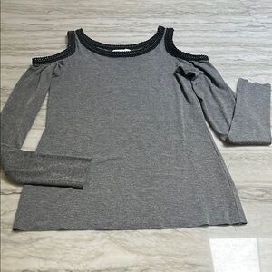 Bailey 44 XS Cold-Shoulder Gray Women's Top with black Crochet Trim